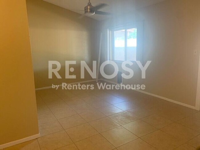 Building Photo - Ideal 2 BD/2 BA/2 CG Townhome with Community Pool Near Olive & 67th in Peoria!