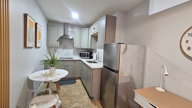 Building Photo - 368 Buenaventura Blvd