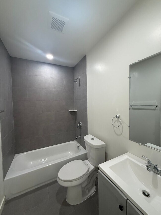 Building Photo - 244 1/2 E 97th St