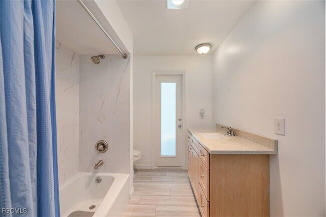 Building Photo - 2032 Coral Point Dr