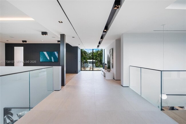 Building Photo - 1369 N Venetian Way