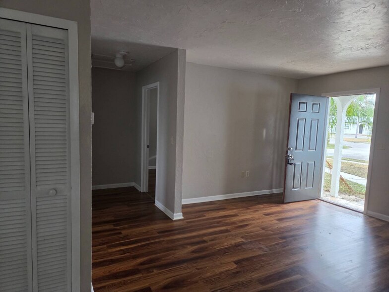 Building Photo - 320 Blanco Ct