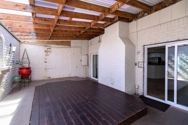 Building Photo - 10788 Briar Forest Dr