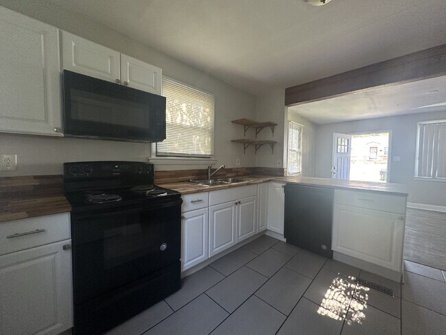 Building Photo - Charming Chilhowee Hills Cottage – Vintage Character Meets Modern Updates, Pets Welcome!