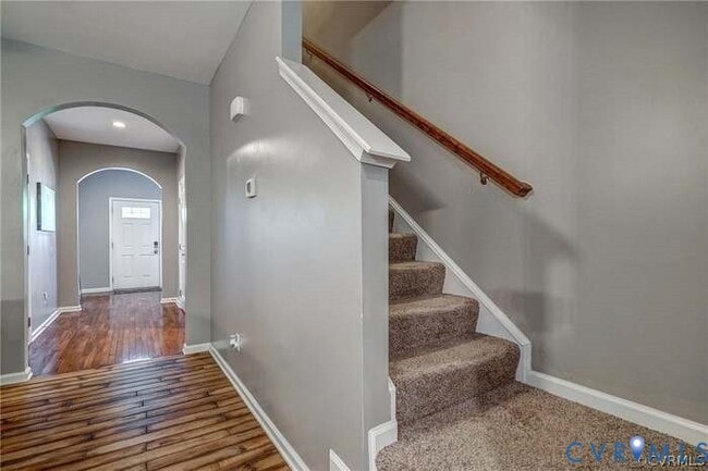 Building Photo - 441 Creekwillow Dr