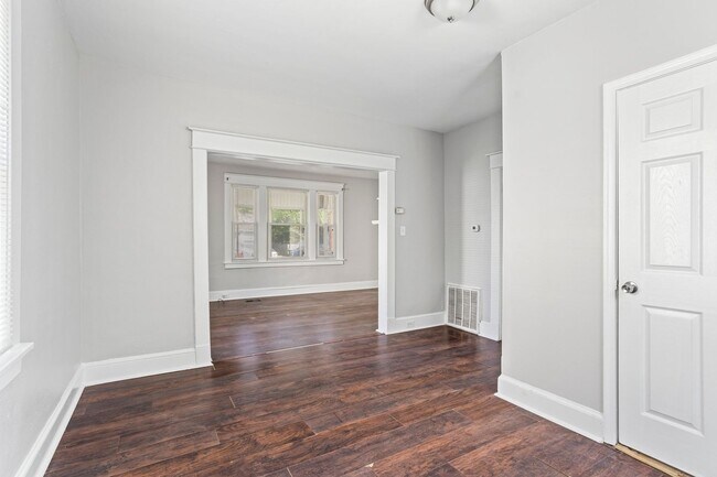 Building Photo - 740 29th St