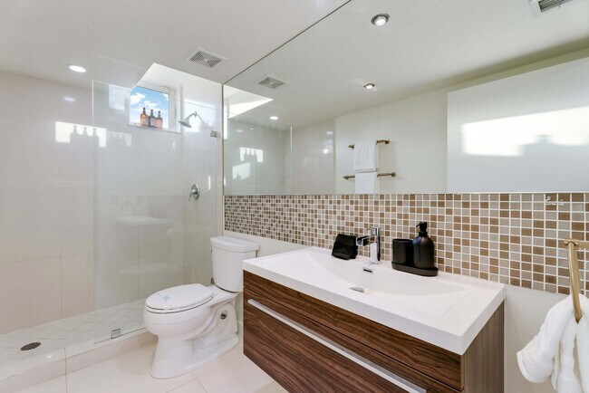 Building Photo - 1884 SW 17th St