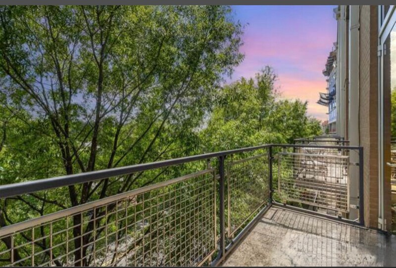 Building Photo - 1133 Metropolitan Ave