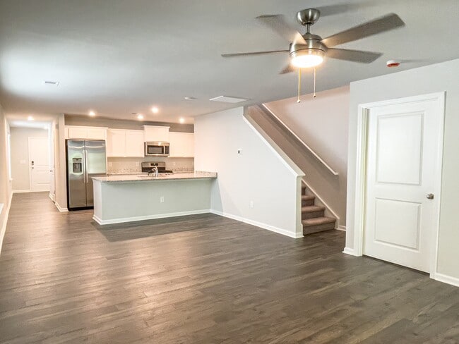 Building Photo - 105 Paddock Glen Dr