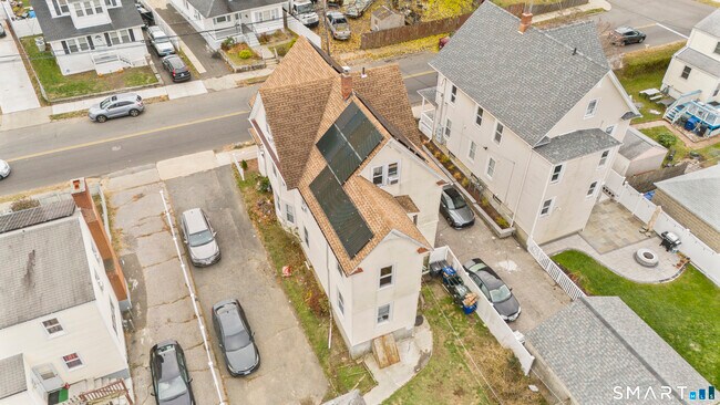Building Photo - 448 Exeter St