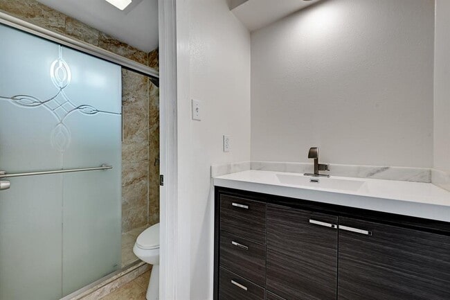 Building Photo - 509 Greenway Dr