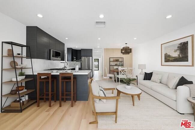 Primary Photo - 12257 Collins St