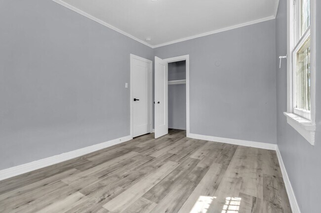 Building Photo - 1441 W 53rd St