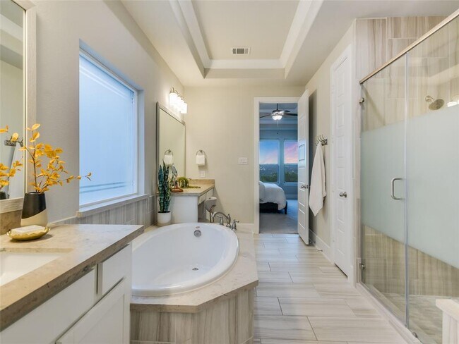 Building Photo - 2610 Sunset Vista Cir