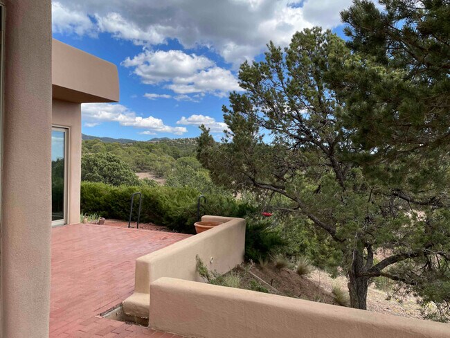 Building Photo - 4 Old Agua Fria Rd E