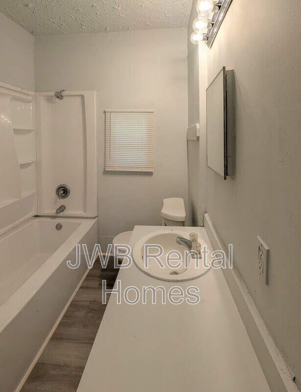 Building Photo - 28 33rd St W