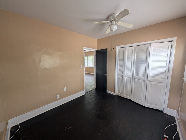 Building Photo - 407 Engman St