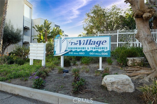 Building Photo - 650 The Village