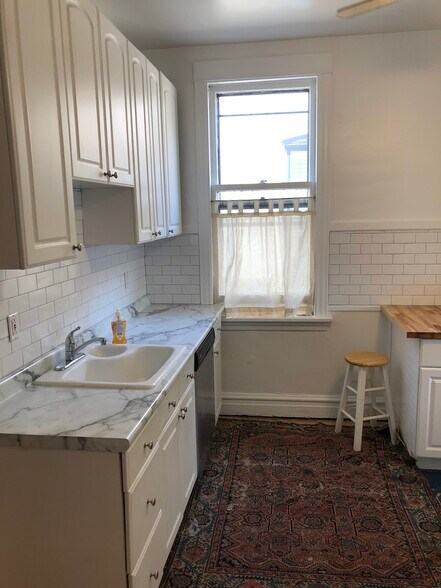 Kitchen - 1233 W Newport Ave