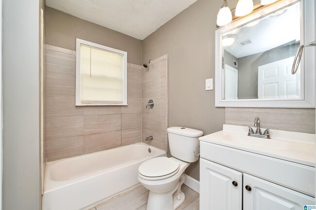 Building Photo - 1301 27th Ave N