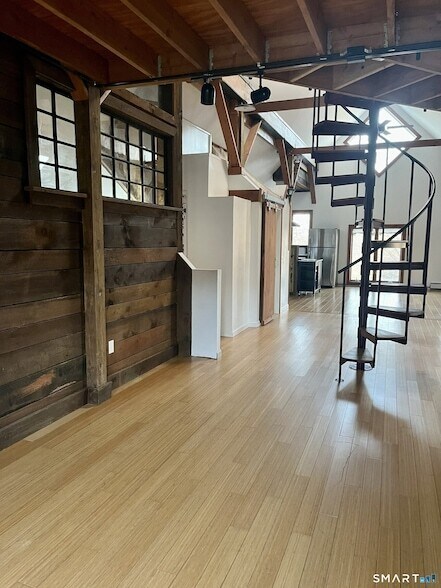 Building Photo - 3 Fox Run