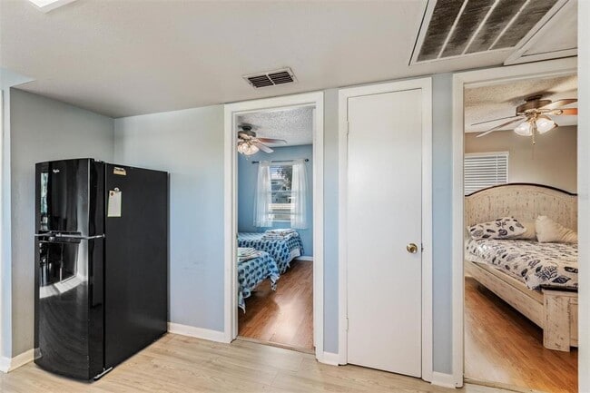 Building Photo - 208 S Canal St