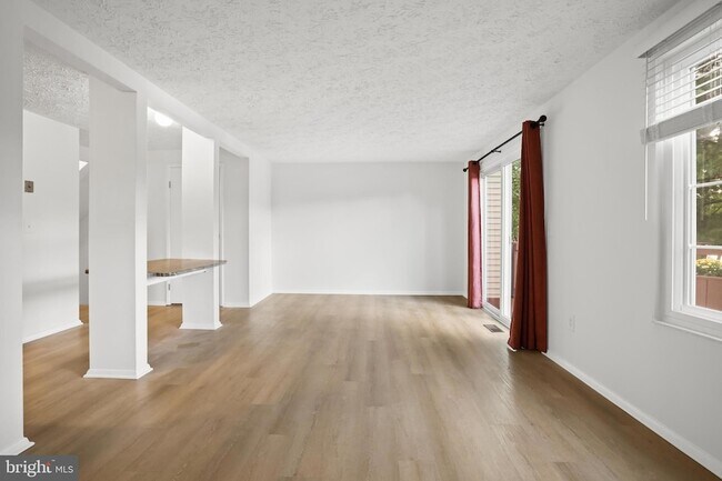 Building Photo - 2916 Bridgehampton Ct