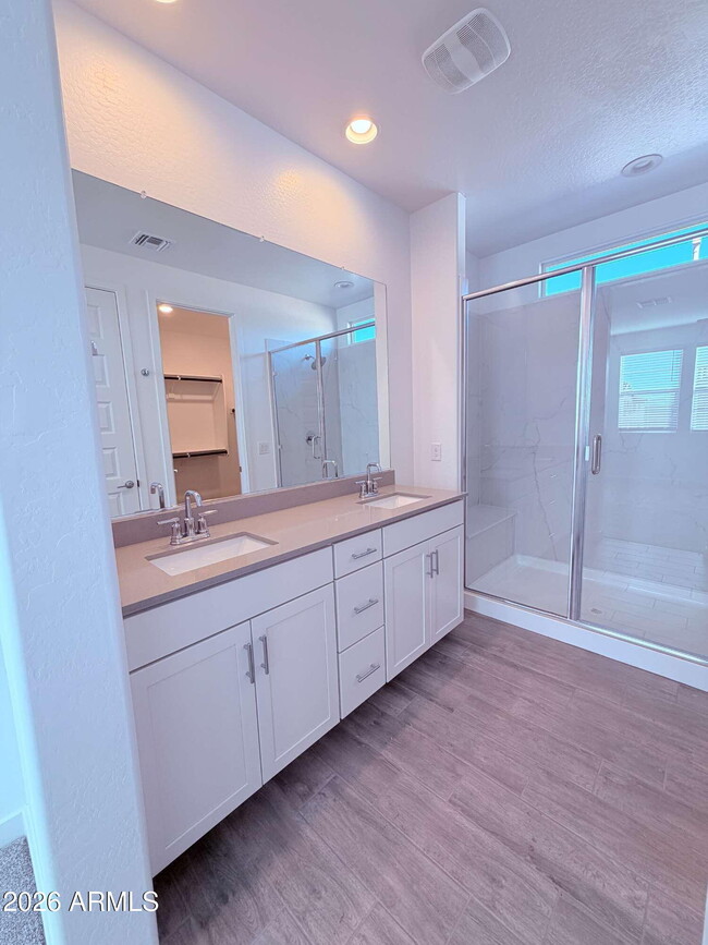 Building Photo - 10126 E Ulysses Ave