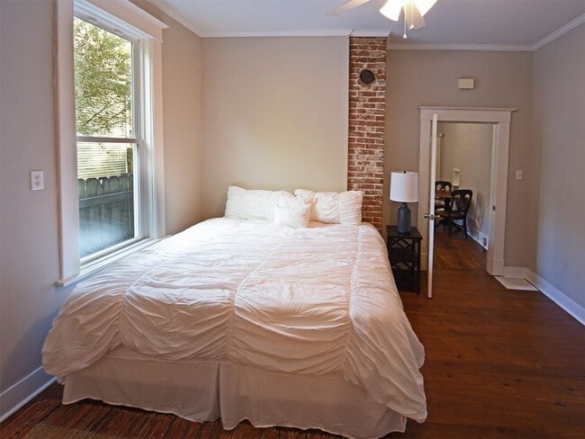 Building Photo - Updated 1 Bedroom in Cooper Young!!