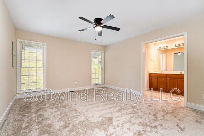 Building Photo - 1803 Red Bird Cir SE