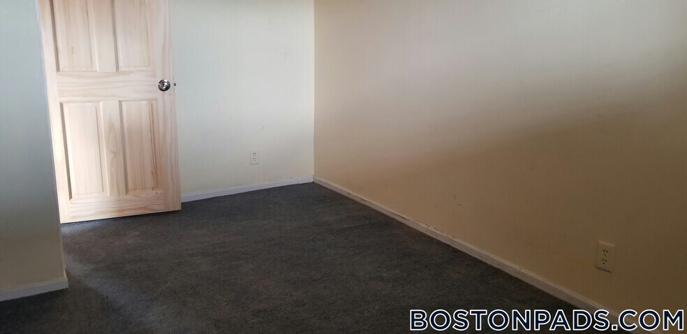 Building Photo - 103 Buttonwood St