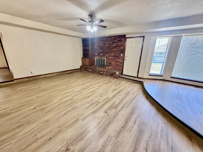 Building Photo - 1608 Oakcliff Rd