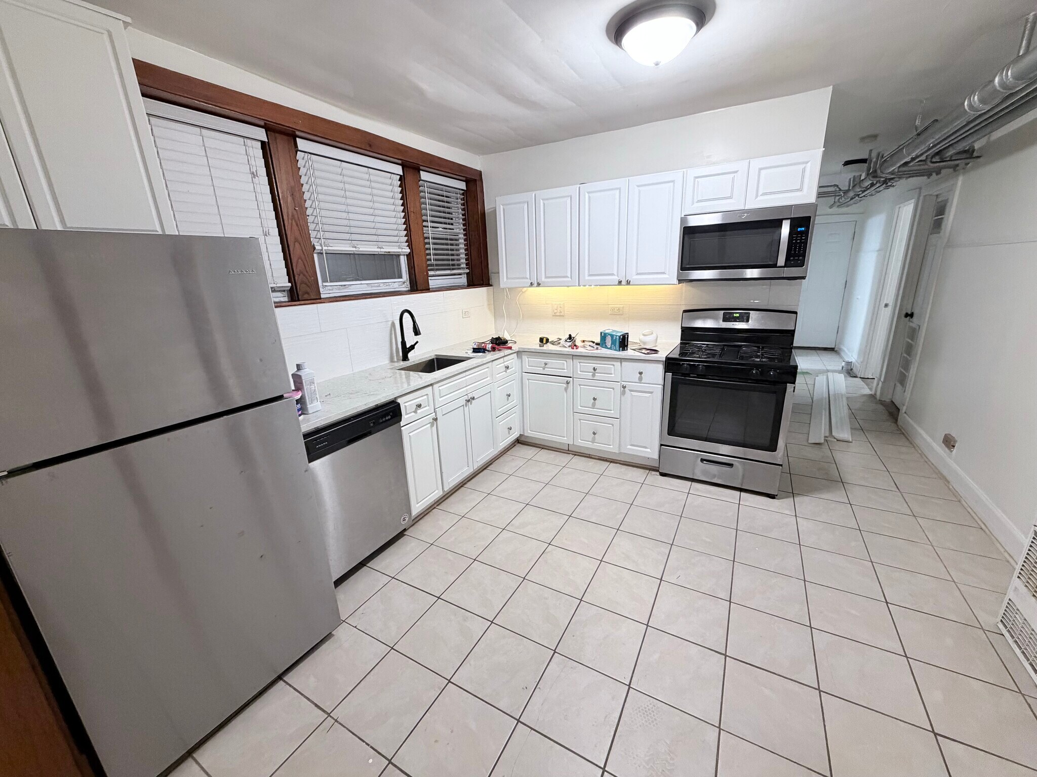 Building Photo - 3414 N Ridgeway Ave