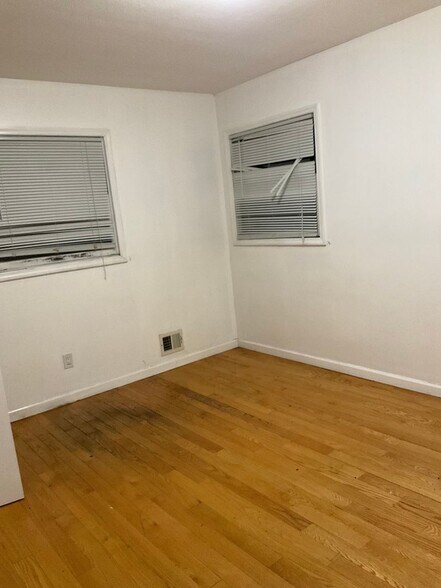 Building Photo - 132 Hallock Rd