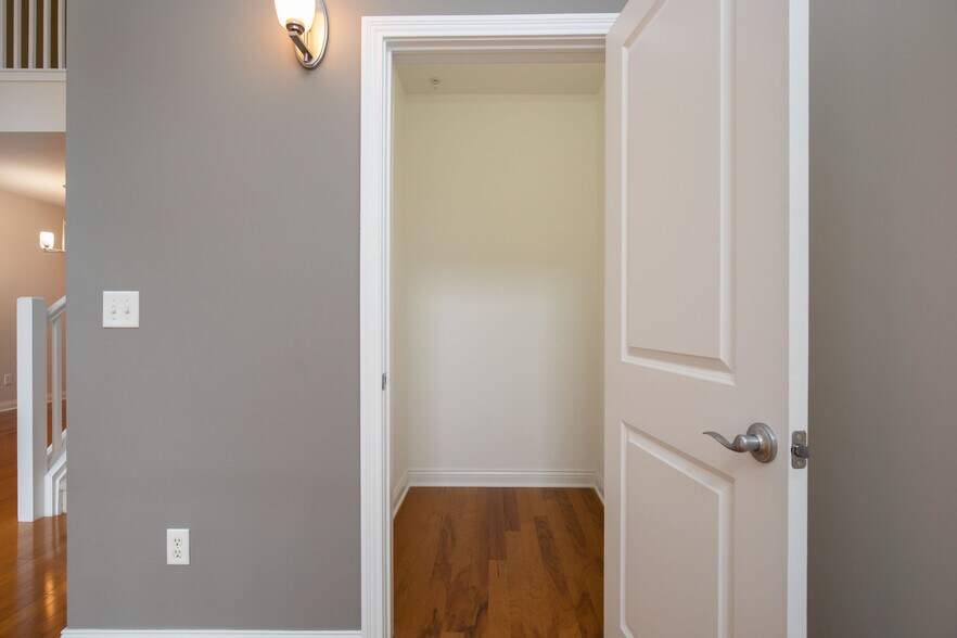 Building Photo - 517 N Park Ave