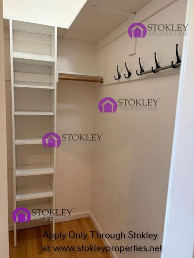 Building Photo - 231 Ivy Dr