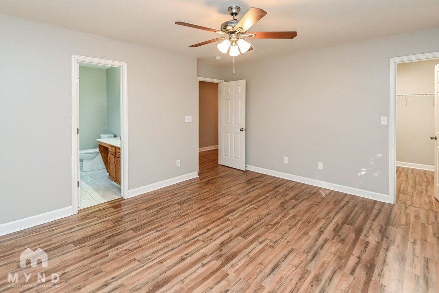 Building Photo - 222 Kendra Dr SW