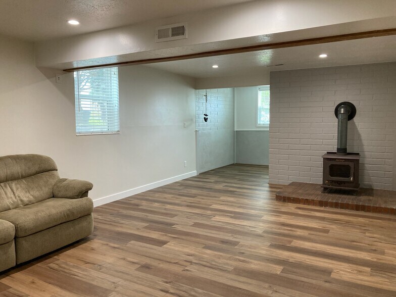 Building Photo - 1511 E 975 N