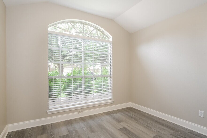 Building Photo - 809 Bushmills Ct