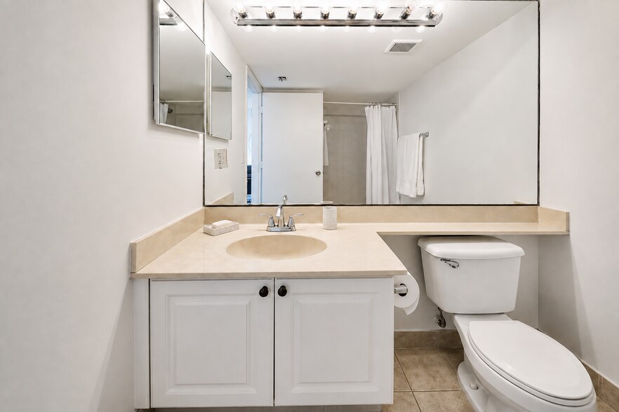 Building Photo - 1400 Crestwood Ct S