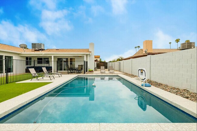 Primary Photo - 2552 W Kiva Ave
