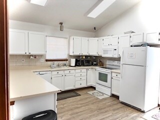 kitchen - 8659 Chancellor Dr