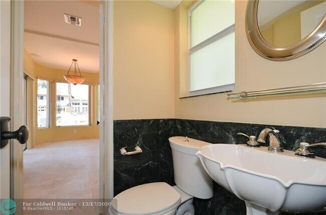 Building Photo - 447 Coral Way
