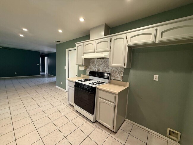 Building Photo - 248 Exie Ln