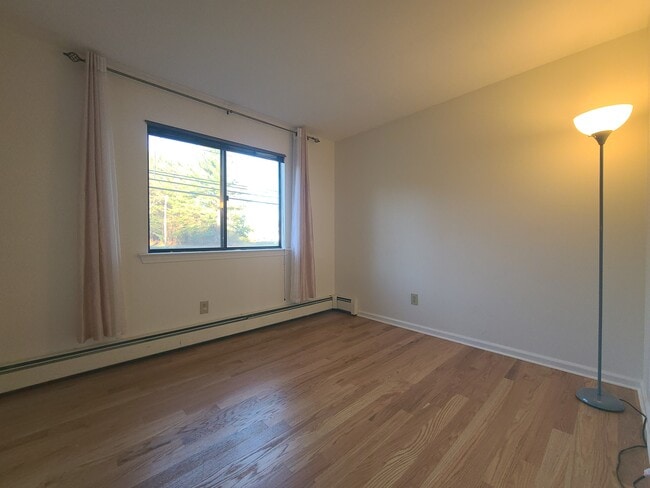 Building Photo - 15 Hoskins Rd