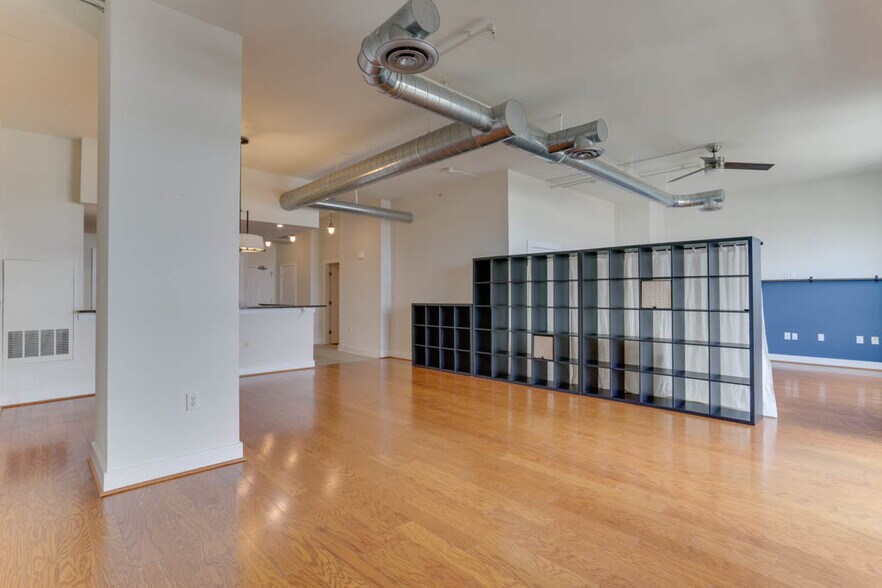 Building Photo - 123 College Pl