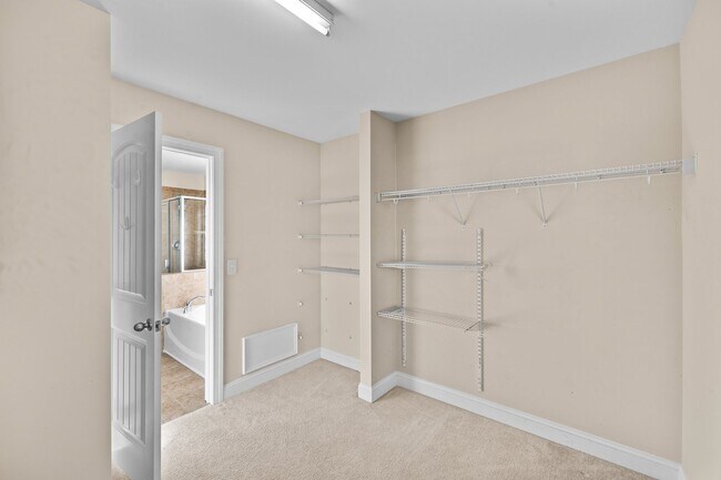 Building Photo - ***Beautiful Knightdale 4/2.5 W/ Private Pool***