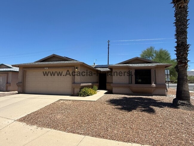 Building Photo - Three bedroom home with spacious great room