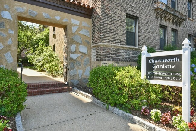 Building Photo - 14 N Chatsworth Ave