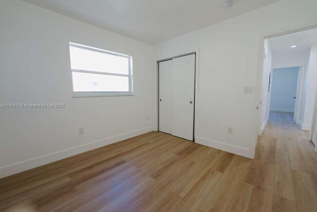 Building Photo - 11316 Peachtree Dr